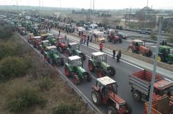 Μπλόκα αγροτών: Κλειστή η Αθηνών- Θεσσαλονίκης