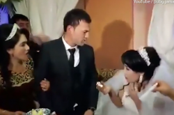 Η αφορμή που αυτή η γυναίκα τρώει ένα δυνατό χαστούκι την ημέρα του γάμου της, είναι γελοία (video)