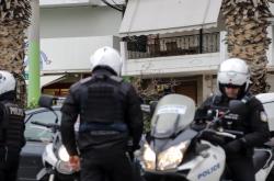 ΤΩΡΑ: Επίθεση σε αστυνομικούς της ομάδας  ΔΙΑΣ στη Βούλα - Ένας τραυματίας και προσαγωγές