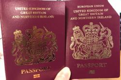 Brexit: Η Βρετανία εξέδωσε διαβατήρια χωρίς την ένδειξη «Ευρωπαϊκή Ένωση» - Διχασμένοι οι πολίτες