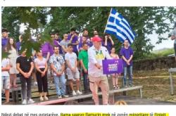Ο Ράμα δίνει εξηγήσεις για την παρουσία της ελληνικής σημαίας σε μια ομιλία του, αλλά δεν πείθει