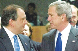 Η αλήθεια για τις συζητήσεις του Καραμανλή με τον Μπους σε πείσμα όσων διαβάλλουν τον πρώην πρόεδρο της ΝΔ