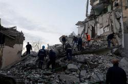Σεισμός τώρα στην Αλβανία: Κατέρρευσαν πολυκατοικίες - Αυξάνεται ο αριθμός νεκρών και τραυματιών