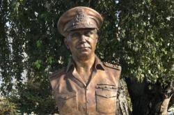 Προτομή του Κερκυραίου ήρωα Ελ. Χανδρινού για τη δράση του κατά της τουρκικής εισβολής στην Κύπρο το 1974
