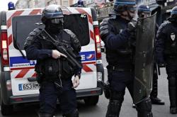 Τρομοκρατική επίθεση στη Γαλλία: Δύο νεκροί και 5 τραυματίες (ΒΙΝΤΕΟ)