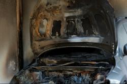 Ευκαρπία: Ζημιές από φωτιά σε σταθμευμένα τροχοφόρα εντός πυλωτών