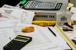Υπ. Οικονομικών: Σε περισσότερες δόσεις ο φόρος εισοδήματος και ΕΝΦΙΑ