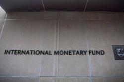 Το ΔΝΤ προειδοποιεί ότι η αναζωπύρωση της Covid-19 συνιστά τον κυριότερο κίνδυνο για την αμερικανική οικονομία