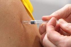 Οι εμβολιασμοί κατά της γρίπης και της πνευμονίας φαίνεται ότι μειώνουν τον κίνδυνο ανάπτυξης Αλτσχάιμερ