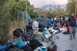 Μόρια: Πρόσφυγες και μετανάστες στο δρόμο - Εικόνες θλίψης