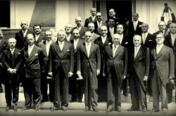 Σαν σήμερα 6 Οκτωβρίου 1955 ο Κων/νος Καραμανλής ορκίζεται πρώτη φορά πρωθυπουργός