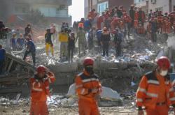Τουρκία: Τους 100 νεκρούς έφθασε ο απολογισμός των θυμάτων του σεισμού
