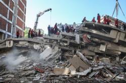 Τουρκία: 42 νεκροί, 896 τραυματίες από τον σεισμό