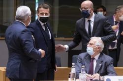 Γαλλία: «Πολύ πιθανόν» ο Μακρόν να μολύνθηκε κατά τη διάρκεια της συνόδου κορυφής της ΕΕ-Αρνητική στον κορονοϊό η Μπριζίτ Μακρόν
