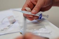 Ορισμένοι επιστήμονες εξετάζουν νέες τακτικές εμβολιασμού κατά του κορονοϊού