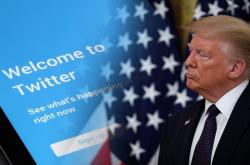 ΗΠΑ: Το Twitter κατέβασε μόνιμα το λογαριασμό του Τραμπ