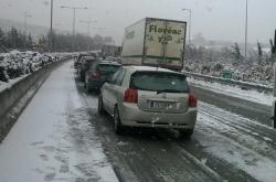 Τα απαραίτητα αξεσουάρ που πρέπει να έχει ένας οδηγός σε περίπτωση χιονόπτωσης και άσχημων καιρικών συνθηκών