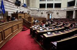 Βουλή: Αντιπαράθεση για την ενημέρωση από τη δημόσια τηλεόραση