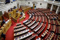 Βουλή: Σφοδρή αντιπαράθεση κυβέρνησης με ΣΥΡΙΖΑ, για τα media και τη «Μήδεια»