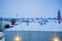Οι χιονοπτώσεις σε Αττική, Εύβοια, Κυκλάδες και Κρήτη θα συνεχιστούν έως το πρωί της Τετάρτης