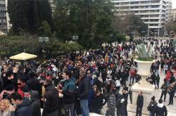 Κορωνοϊός: Επεισόδια διαμαρτυρίας αρνητών της μάσκας σε Αθήνα και Θεσσαλονίκη (ΦΩΤΟΓΡΑΦΙΕΣ)