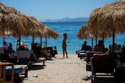 Κοσμοσυρροή στις παραλίες της Αττικής και της Θεσσαλονίκης (ΒΙΝΤΕΟ) 