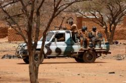 Μακελειό με «πολλές δεκάδες» νεκρούς σε επίθεση τζιχαντιστών σε χωριό στην Μπουρκίνα Φάσο