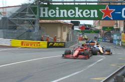 Ο Charles Leclerc ξεκινάει αύριο πρώτος στο Grand Prix των εκπλήξεων
