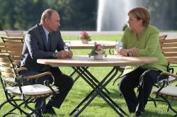 Ξεκίνησαν οι συνομιλίες Μέρκελ-Πούτιν στην Μόσχα