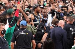 NBA: Στα φαβορί για MVP ο Αντετοκούνμπο