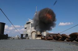 Άσκηση-μήνυμα του Πολεμικού Ναυτικού στην Τουρκία, εντυπωσιακές εικόνες και βίντεο από την βύθιση πλοίου