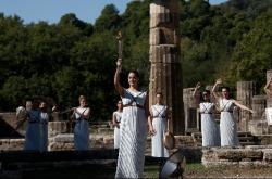 Αναψε η Ολυμπιακή Φλόγα στην Αρχαία Ολυμπία