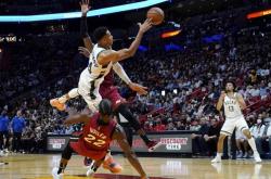 NBA: Διασυρμός για Bucks και Γιάννη (ΒΙΝΤΕΟ)