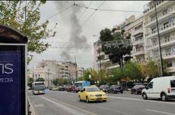 Φωτιά σε εστιατόριο στην οδό Μητροπόλεως, στο κέντρο της Αθήνας