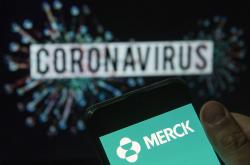 Βρετανία: Η χώρα έγινε η πρώτη που ενέκρινε το αντιικό χάπι της Merck για τη θεραπεία του κορονοϊού	