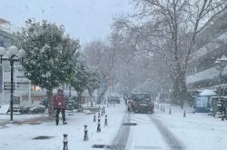 Χιονίζει στην Αττική - Χιόνι και στο κέντρο της Αθήνας - Άσπρισαν οι συνοικίες (ΒΙΝΤΕΟ – ΦΩΤΟ)