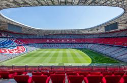 Μπάγερν Μονάχου: Στο πλευρό της Ουκρανίας - Η εικόνα του Allianz Arena (slideshow)