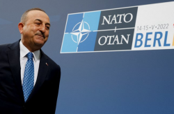 Ο Τσαβούσογλου στην άτυπη σύνοδο των υπουργών εξωτερικών του ΝΑΤΟ στο Βερολίνο