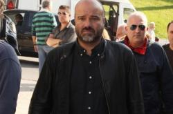 Ο σκηνοθέτης του «Σασμού» Κ. Κωστόπουλος αναγνώρισε το πρόσωπό του στην καταγγελία για βιασμό και τη διαψεύδει