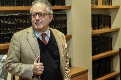 "Καταπέλτης" ο καθηγητής Συνταγματικού Δικαίου Νίκος Αλιβιζάτος: Η Χρυσή Αυγή είναι επανάληψη του μοντέλου Χίτλερ
