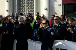 Συμβολική κατάληψη από τους ενστόλους στο γραφείο του Γ. Χουλιαράκη στο Γενικό Λογιστήριο του Κράτους