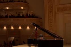 Η συγκινητική στιγμή που ο τυφλός πιανίστας ξεσπά σε κλάματα επί σκηνής (ΒΙΝΤΕΟ)