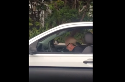 Αυτός ο ηλικιωμένος που τα «σπάει» ακούγοντας Metallica... είναι όλα τα λεφτά! (ΒΙΝΤΕΟ)