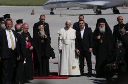 Κοντά στους πρόσφυγες ο Πάπας Φραγκίσκος, ο Οικουμενικός Πατριάρχης Βαρθολομαίος και ο Αρχιεπίσκοπος Ιερώνυμος