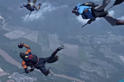 Skydivers αναπαριστούν τον Χάρι Πότερ στην φιλοσοφική λίθο!