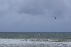 Τους σέρφερ δεν τους σταματά ο Μάθιου! 