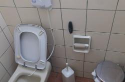 Κρυφή κάμερα-κρεμάστρα στις γυναικείες τουαλέτες ταβέρνας στο Ναύπλιο (ΦΩΤΟ)