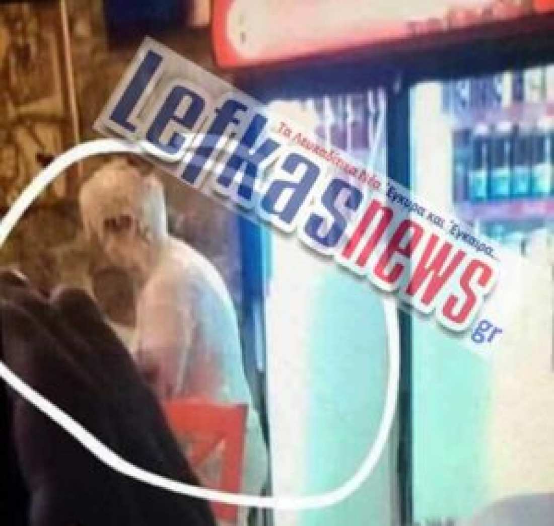 Εικόνες ντοκουμέντο από το «λούσιμο» της εφοριακού με ζύμη κρέπας στην Λευκάδα (ΦΩΤΟ)