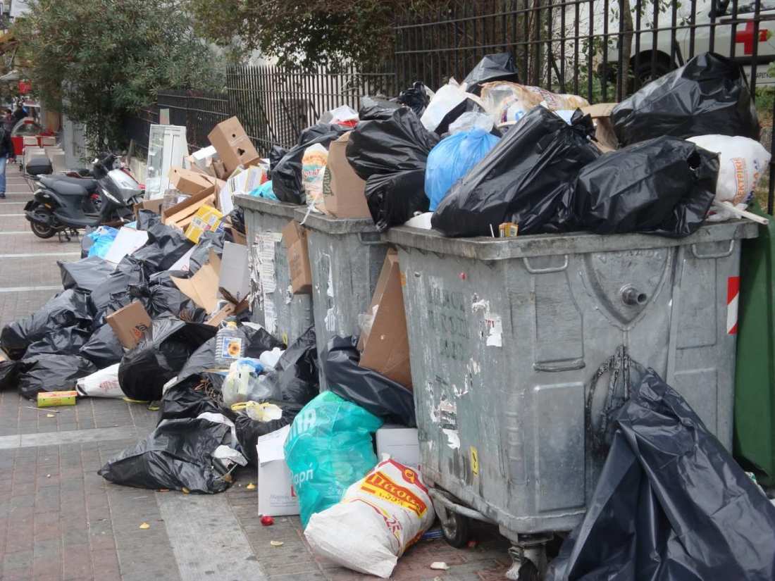 Δ. Αθηναίων: Μην κατεβάζετε σκουπίδια το επόμενο τετραήμερο