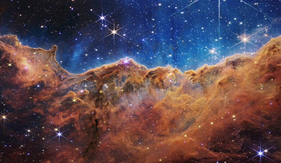 Το Webb της NASA αποκαλύπτει κοσμικούς βράχους, αστραφτερό τοπίο γέννησης αστεριών
